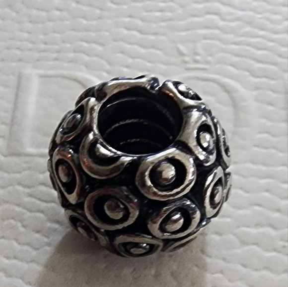 Pandora Celebration Charm - Picture 3 of 8
